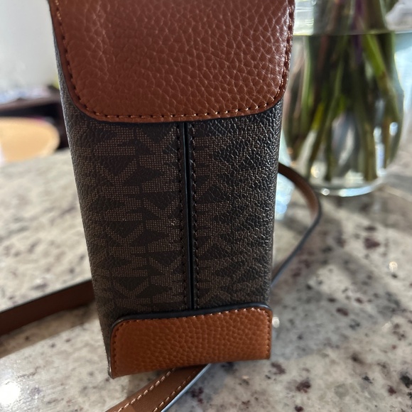 Small fashionable leather bag Kors - Picture 5 of 5